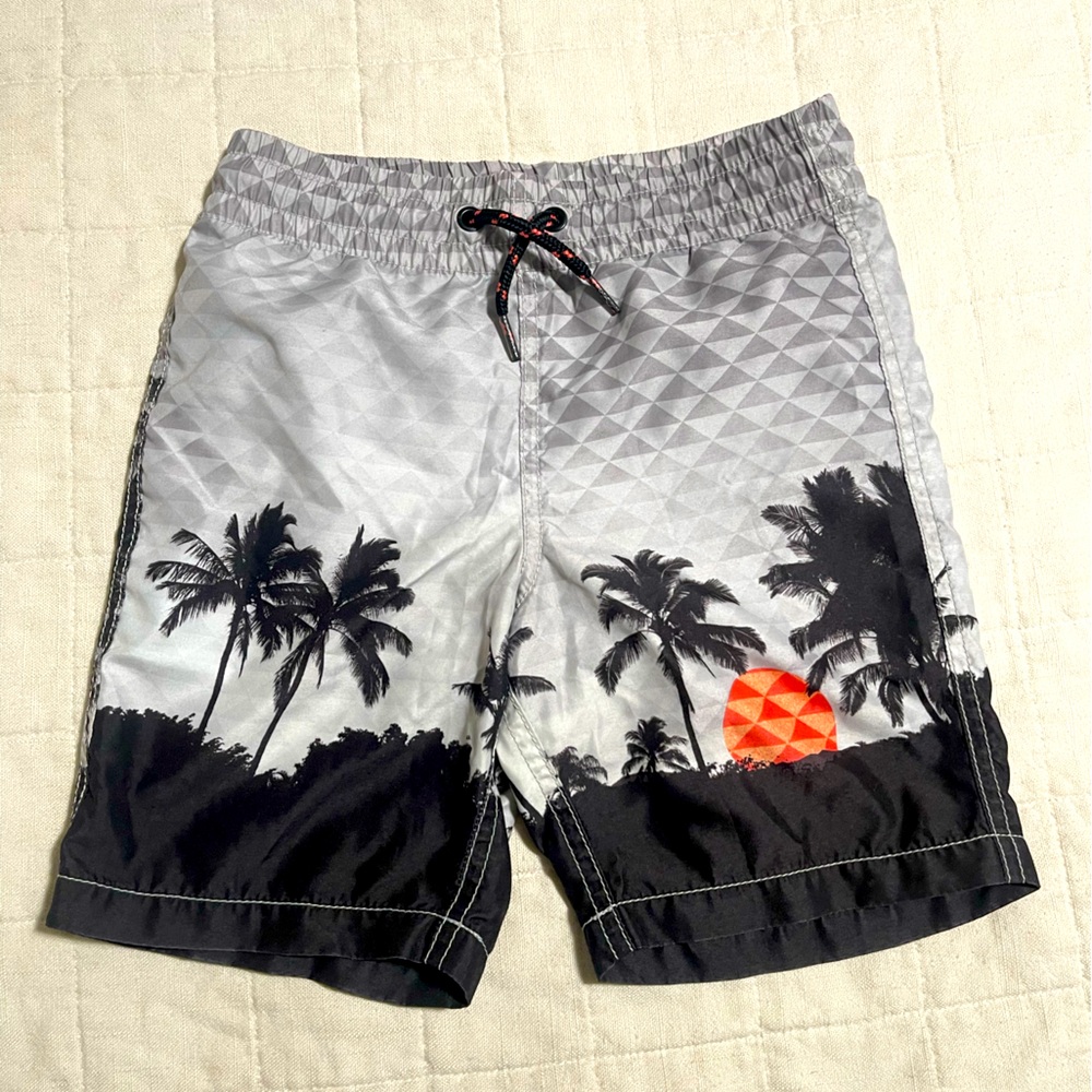 Old navy boy swim short size S (6-7)
